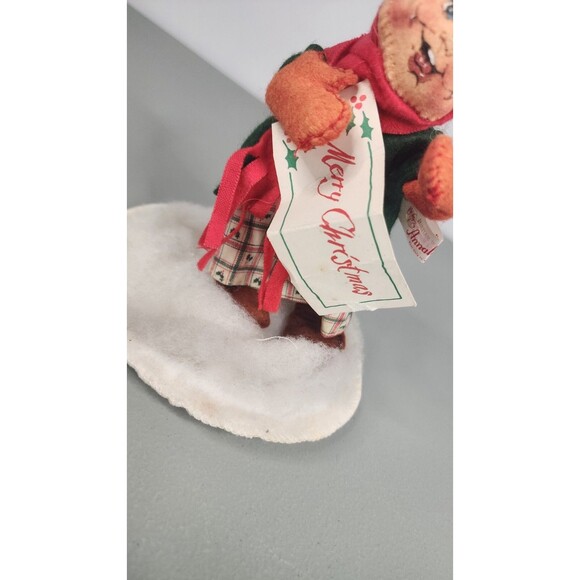 Vintage 1989 Annalee Doll 7” Winking Christmas Caroler w Mittens & Music Card - Picture 2 of 8